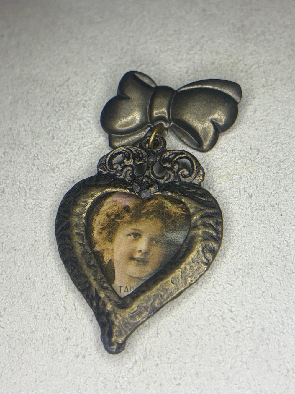 vintage gun medal Taiwan made bow dangle heart brooch